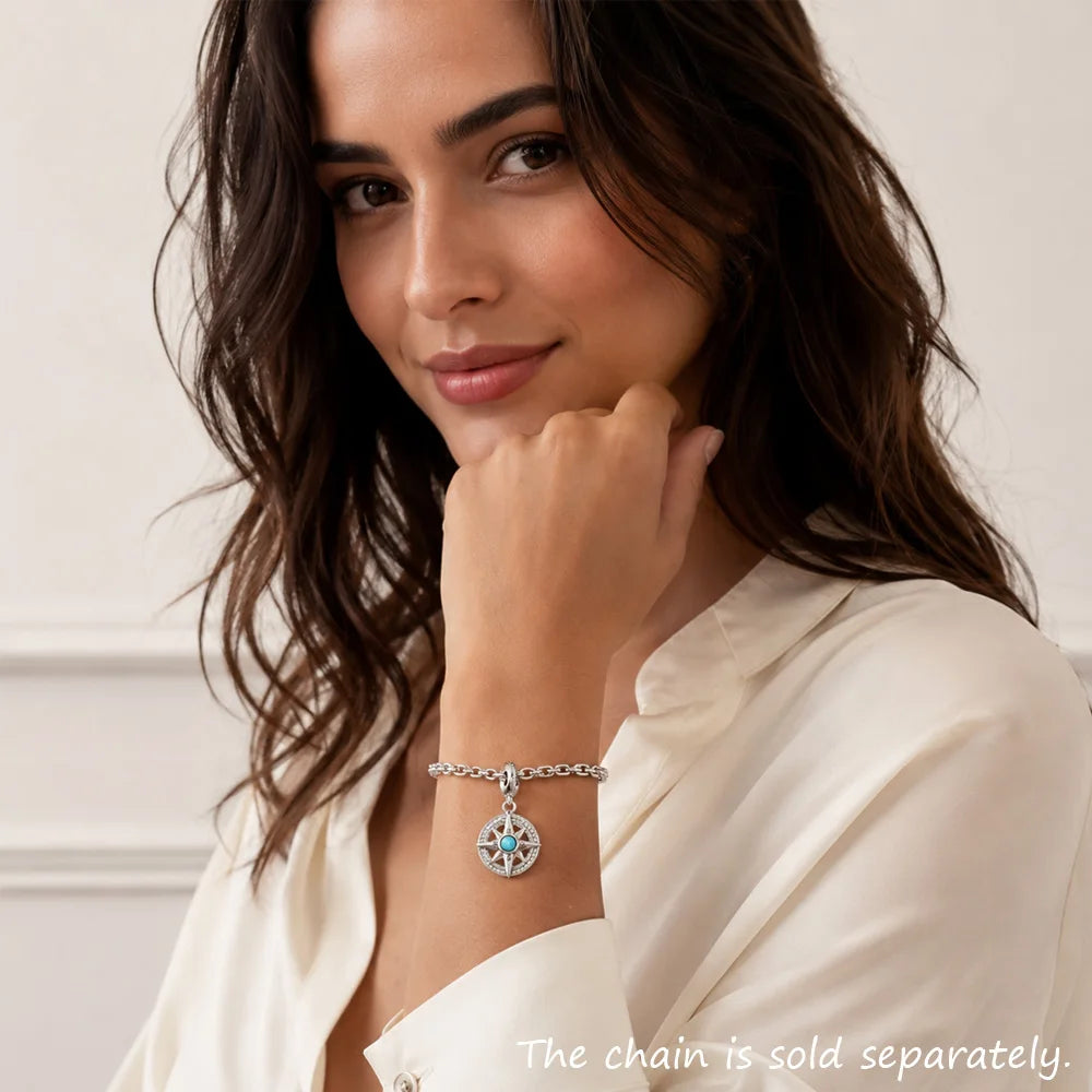 Kompass-Anhänger am Halsband aus Sterlingsilber mit blauem Stein