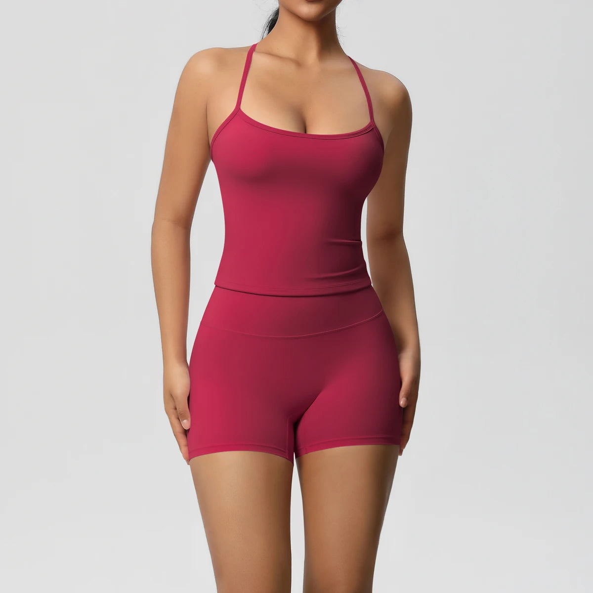 Rotes nahtloses Yoga-Set: Trägerhemd-Bustier und Shorts, schmal geschnitten