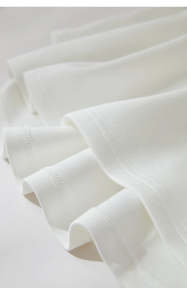 Damen T-Shirt im minimalistischen Stil mit Rundhalsausschnitt und Druckdesign