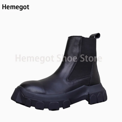 Schwarzer Chelsea-Boot mit elastischem Einsatz und hoher Profilsohle