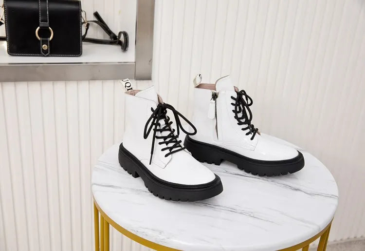 Damen-Schnürstiefeletten mit grober Profilsohle, weiß, kurzschaftig