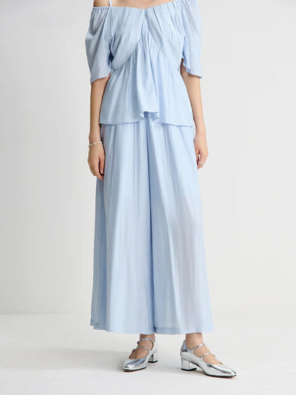 Damen T-Shirt mit V-Ausschnitt in sanftem Apricot – vielseitiges, kurzes Design für den Sommer und den Arbeitsalltag