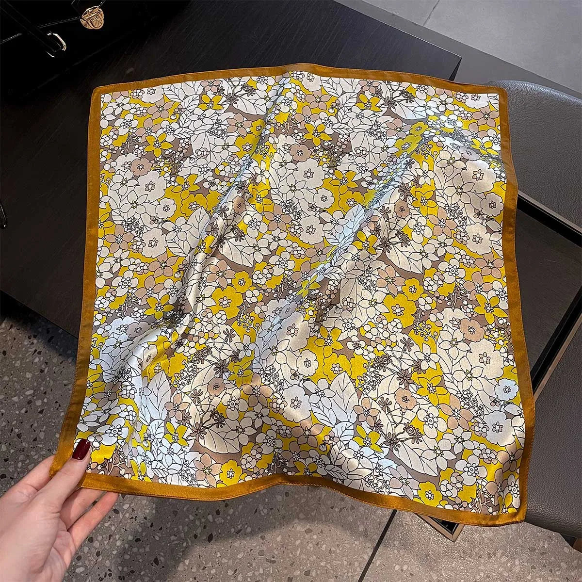 Damen Seidensatin Schal quadratisch Blumenprint Kopftuch Bandana Hijab Neu F
