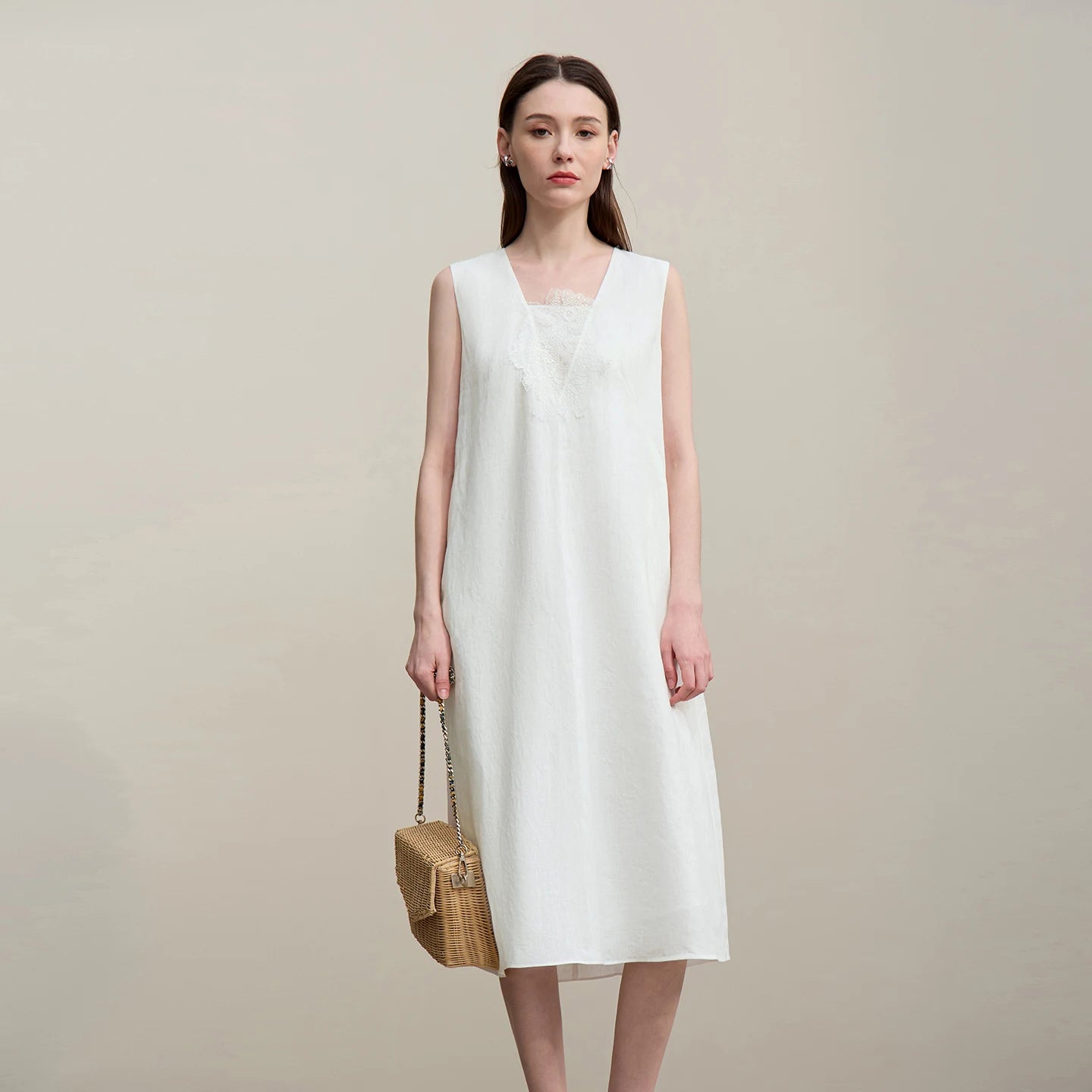 Elegantes Leinen Damenkleid Mit V-Ausschnitt Und Spitze
