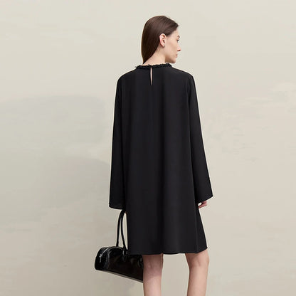 Elegantes Damen Midikleid Mit Glockenärmeln Und Perlenbesatz