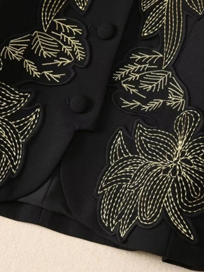 Lange Damenjacke mit Reverskragen und Reißverschluss im Patchwork-Design – ideal für einen minimalistischen, lässigen Look.
