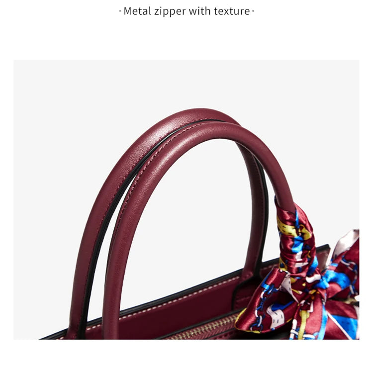 Damen Schultertasche aus Splitleder mit Stickerei im chinesischen Stil