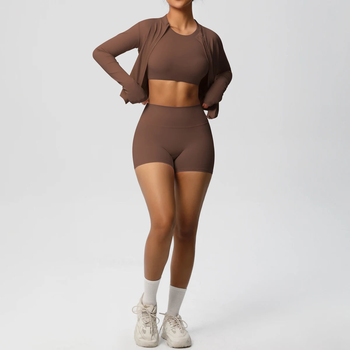 Braunes Damen Yoga-Set: langärmliges Crop-Top und kurze Radlerhose