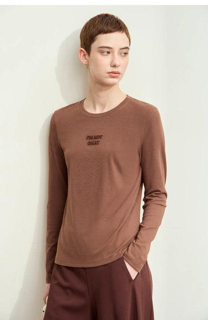 Damen T-Shirt mit minimalistischem Design und gesticktem Brief für den Herbst