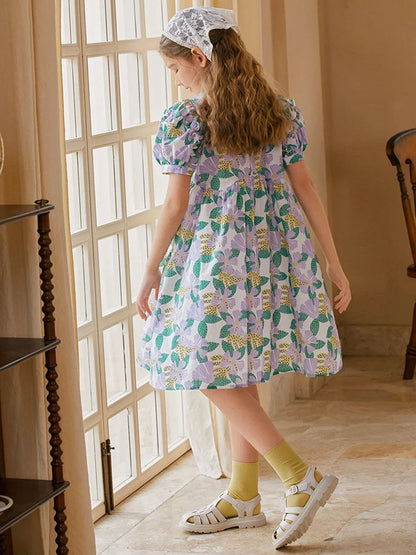 Kurzes Mädchen-Kleid mit Puffärmeln und Cheongsam-Design, Patchwork aus Gaze in Lila-Blau, mit Perlenknöpfen – für Kinder von 3 bis 12 Jahren.