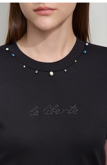Damen Kurzarm T-Shirt im minimalistischen Design für den Sommer 2025