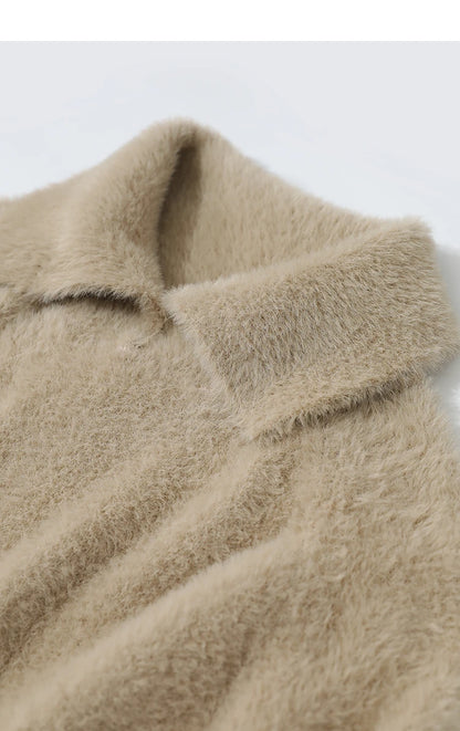 Beiger Langarm-Pullover mit Stehkragen und flauschiger Bouclé-Textur