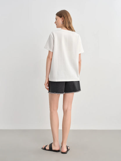 Damen T-Shirt mit V-Ausschnitt und strukturierten Schultern im Retro-Twist-Knotendesign für eine schlanke Silhouette