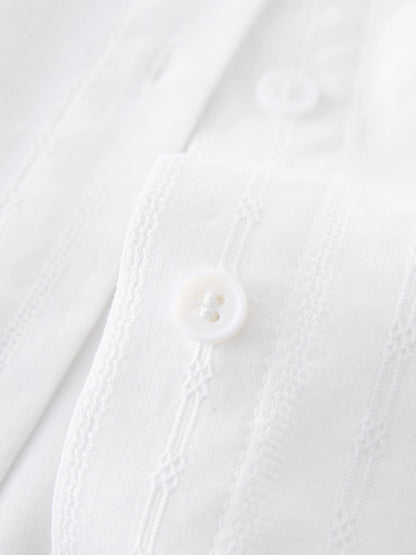 Vielseitige, romantische Damenbluse aus erfrischendem Chiffon – ideal für den Sommer.