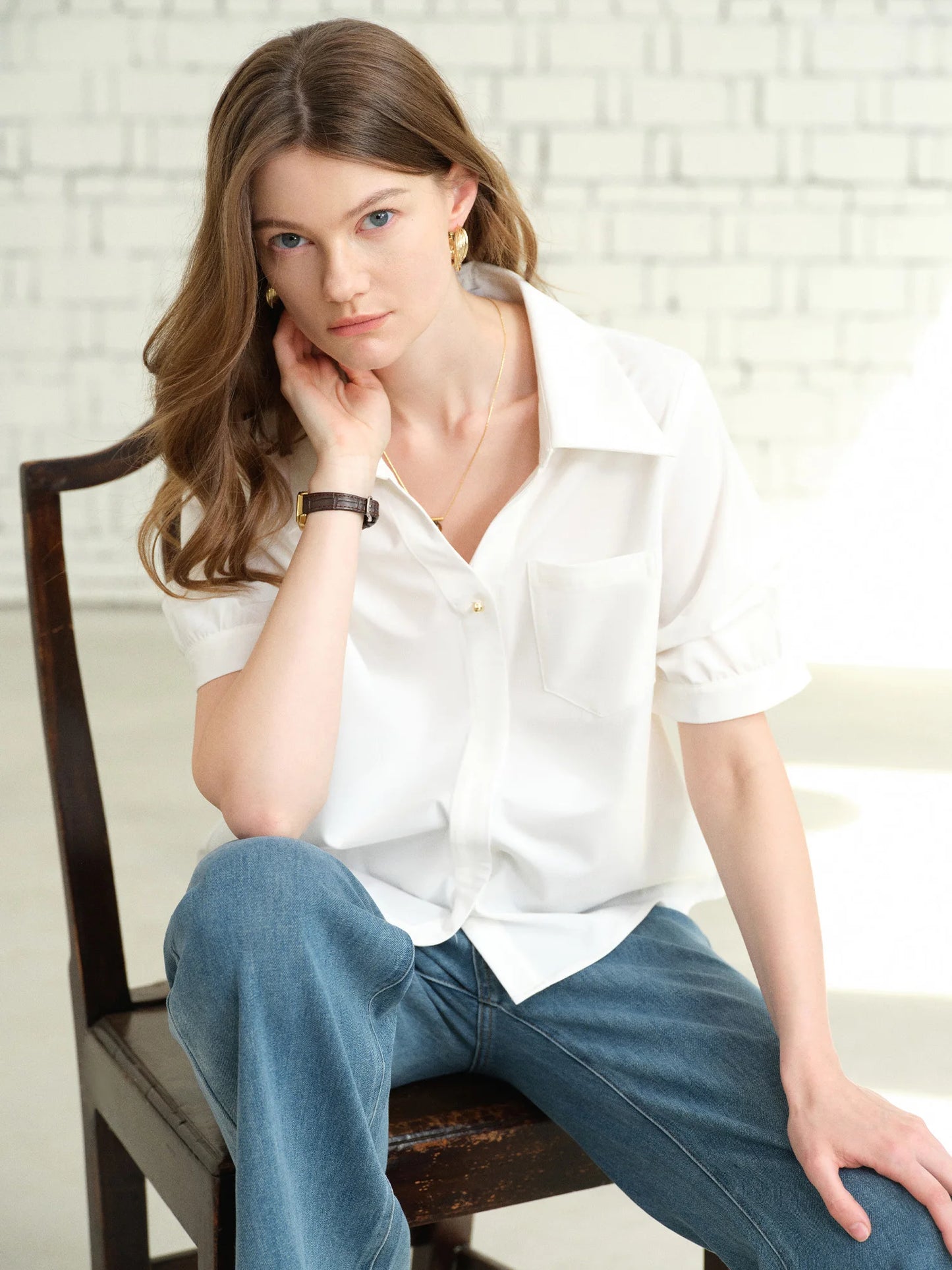 Elegantes Damen-Spitzenshirt in Plus-Size mit kurzen Ärmeln und Hohldesign – ideal für den Sommer.