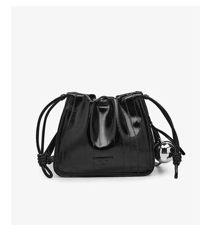 Damen Schultertasche aus Kunstleder und Spaltleder mit Kordelzug