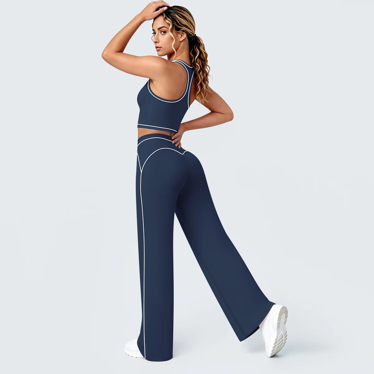 Damen-Yoga-Set in Dunkelblau: Top mit Rückenausschnitt und weite Hose mit Kontrastlinien.