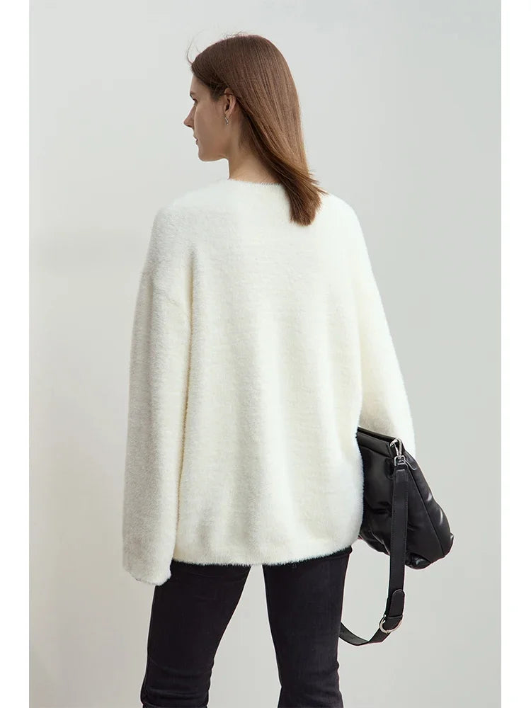 Damen-Pullover wollweiß, langärmlig, lockere Passform; Rückenansicht mit breitem Saum