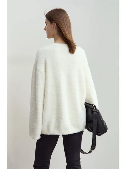 Damen-Pullover wollweiß, langärmlig, lockere Passform; Rückenansicht mit breitem Saum