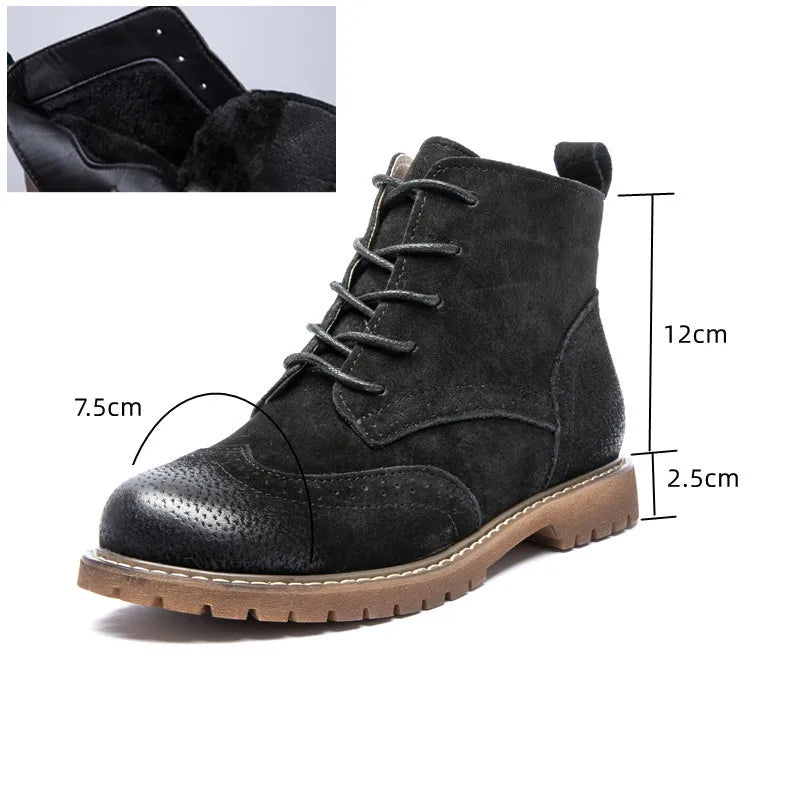 Schwarze Schnürstiefelette mit Fellfutter im Schaft, Wildlederoptik, braune Profilsohle