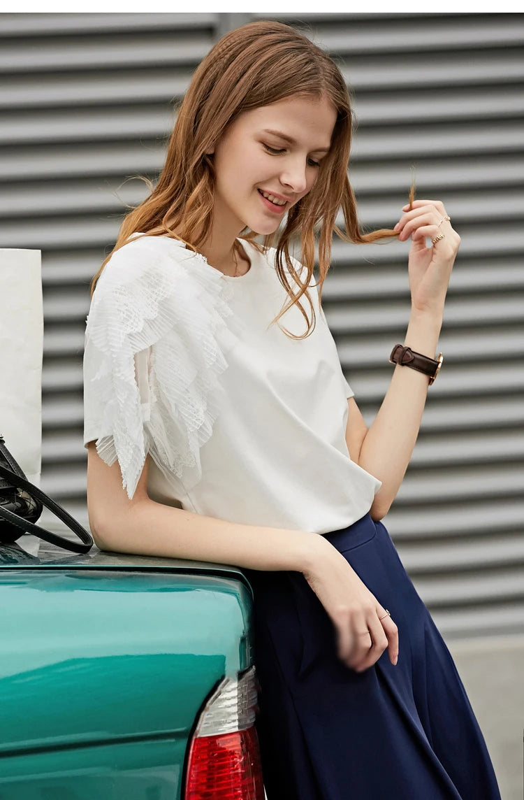 Damen T-Shirt aus mercerisierter Baumwolle im minimalistischen Patchwork-Stil mit Spitze