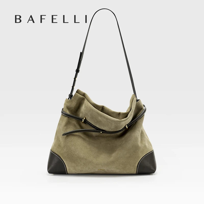 Beige Wildlederhandtasche mit Schulterriemen, dunkel abgesetzten Seiten und Innenöffnung