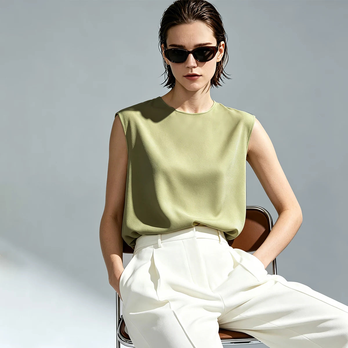 Elegantes Damen Chiffon Outfit Mit Flexibler Faltenhose