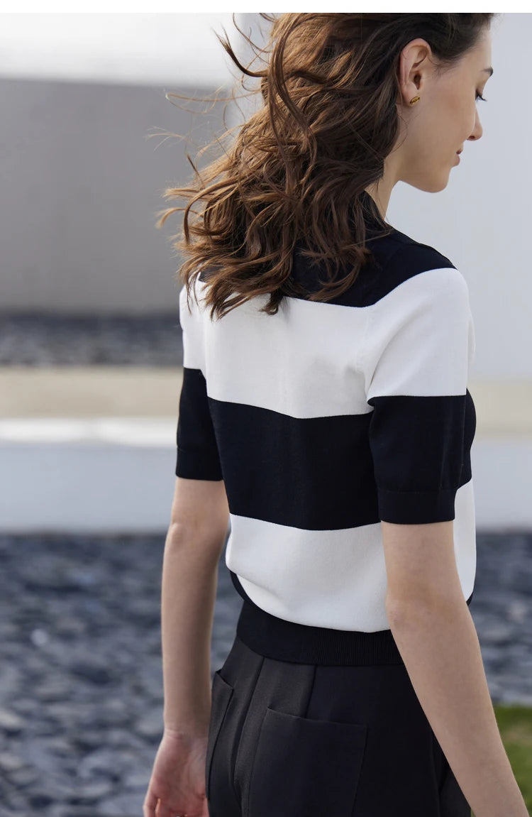 Damen Sommer-T-Shirt im Minimalismus-Stil mit gestreiftem Lächeln-Gesicht