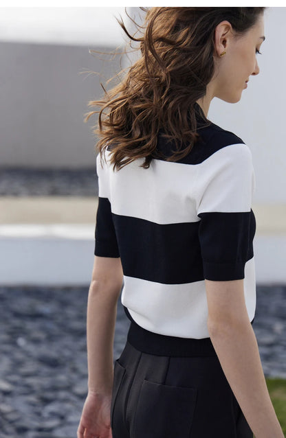 Damen Sommer-T-Shirt im Minimalismus-Stil mit gestreiftem Lächeln-Gesicht