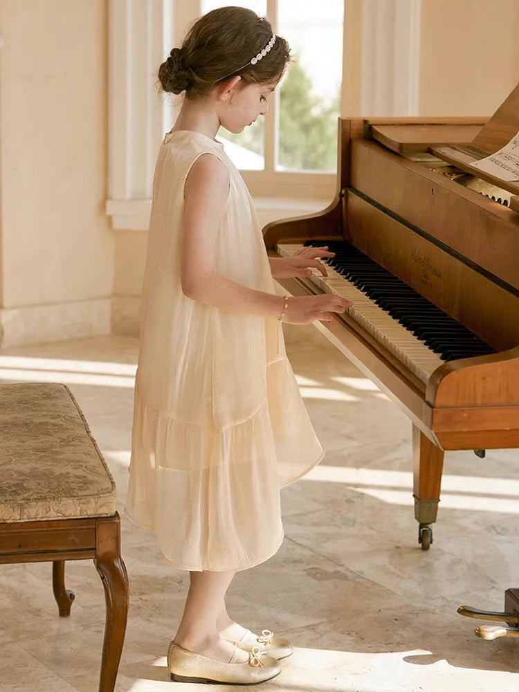 Ärmelloses Sommerkleid mit kleinen Blumen für Mädchen und passende Mutterkleid-Option aus 100% Baumwolle – ideal für den Strandurlaub