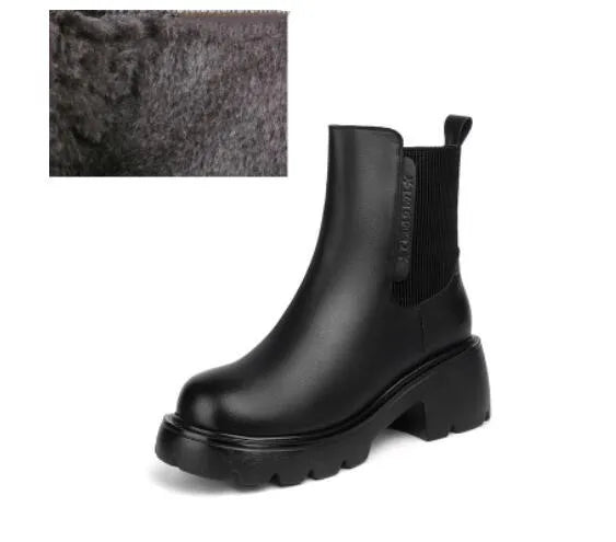 Schwarzer Chelsea-Boot mit kurzem Schaft, Elastikeinsatz und dicker Profilsohle