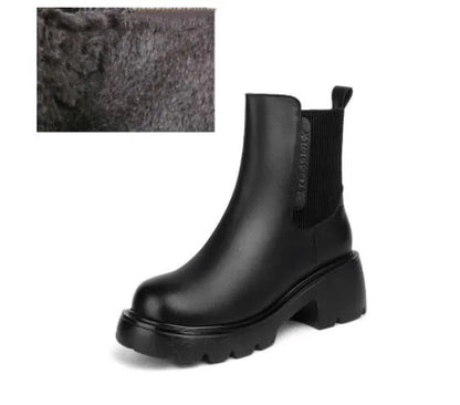 Schwarzer Chelsea-Boot mit kurzem Schaft, Elastikeinsatz und dicker Profilsohle