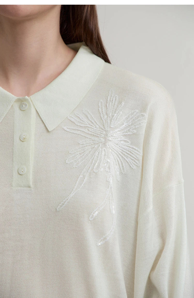 Damenpullover Offweiß mit Polokragen, Knöpfen und floral wirkender Stickerei