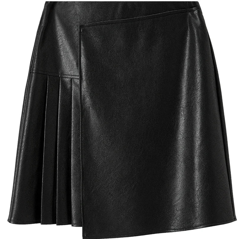 Frauen Minirock aus schwarzem Leder mit asymmetrischem Design und hoher Taille