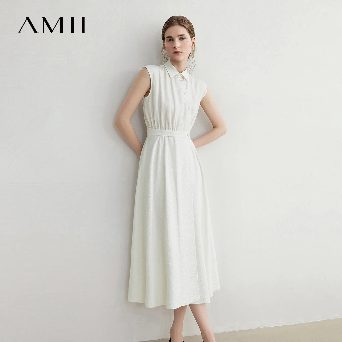 Damen-Midikleid mit Reverskragen, Knopfleiste, ärmellos und Taillenbund, helles Beige