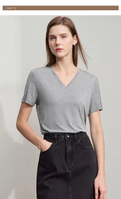 Damen T-Shirt im minimalistischen Casual-Stil mit V-Ausschnitt und kurzen Ärmeln