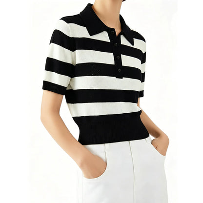 Gestreiftes Polo-Stricktop für Damen mit Kurzarm und Knopfleiste, Schwarz-Weiß