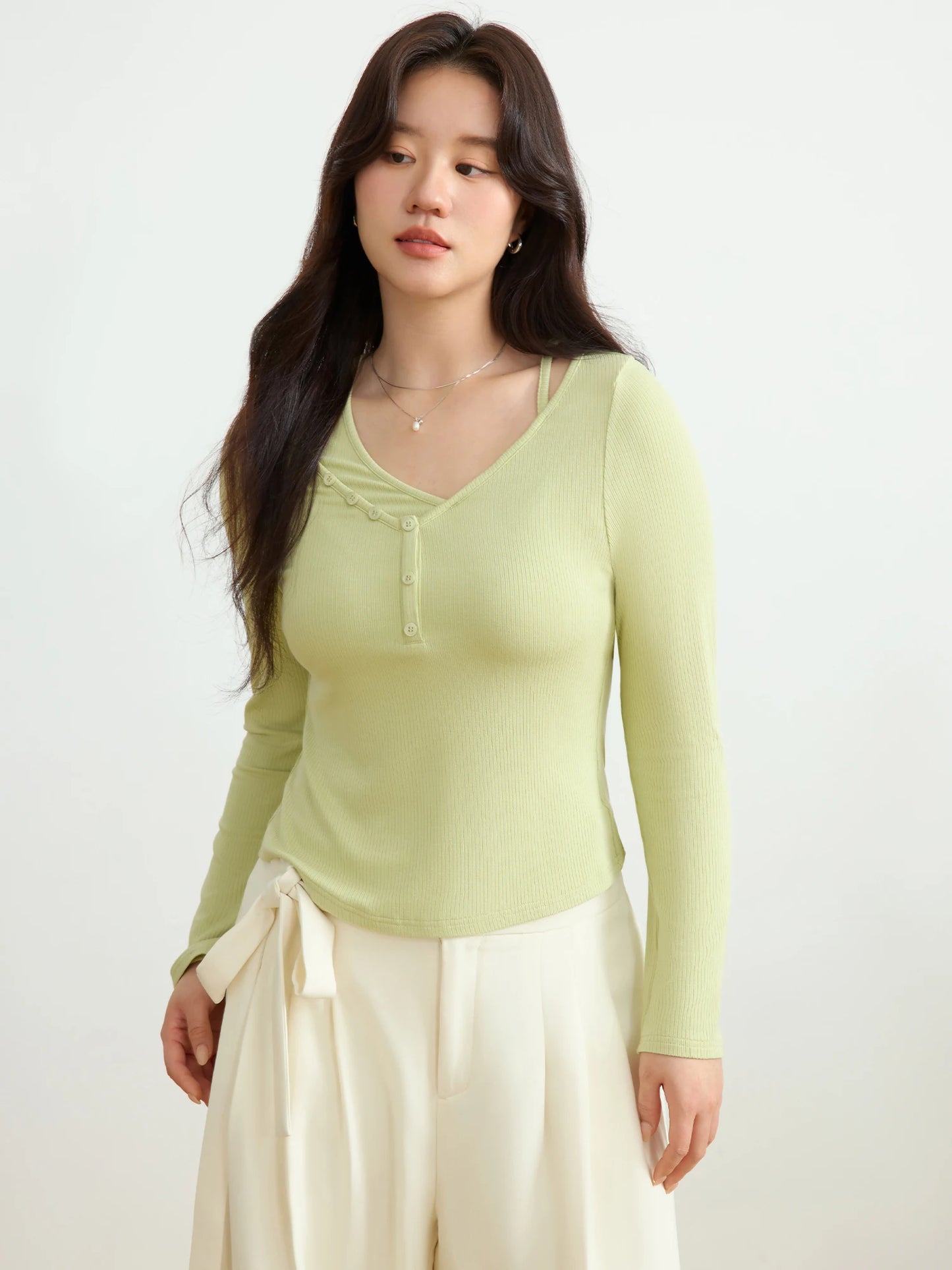 Kurzarm-Bluse mit Spitzenstickerei und Hohldesign – ideal für den Sommer und den Büroalltag