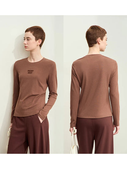 Damen T-Shirt mit minimalistischem Design und gesticktem Brief für den Herbst