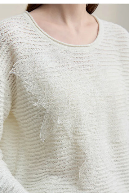 Damen-Strickpullover in Off-White mit Spitzenpatchwork am Vorderteil