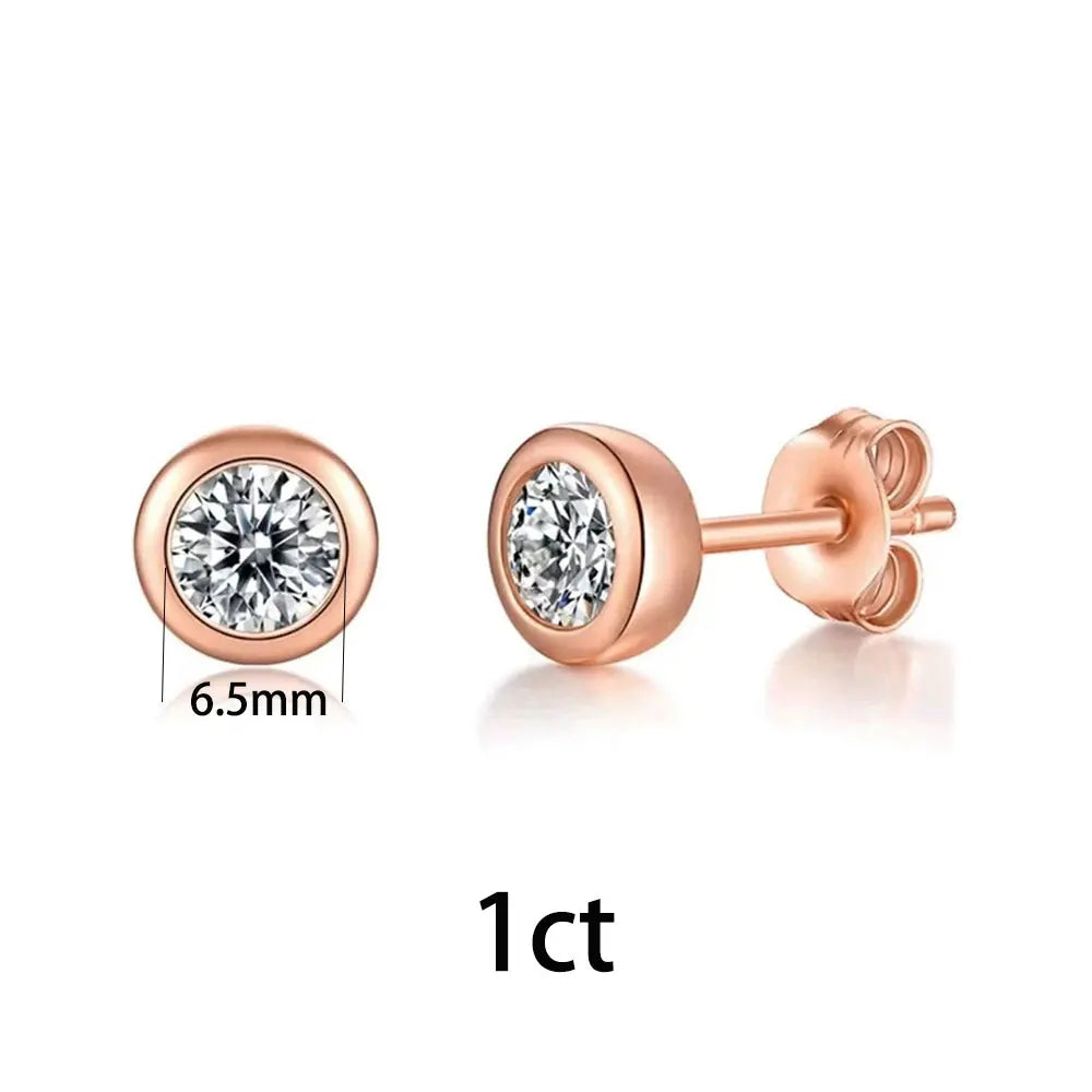 Ohrringpaar aus roséfarbenem Metall mit rundem Moissanit (1 ct)