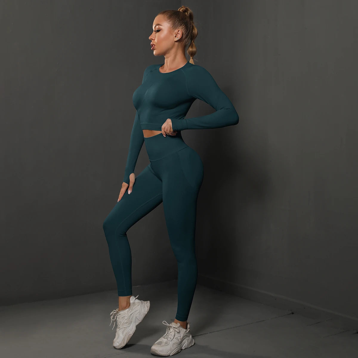 Nahtloses Yoga-Set mit Crop-Top und Leggings, petrolgrün