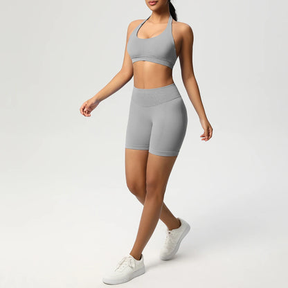 Nahtloses Yoga-Set: Push-Up-BH und Shorts, hellgrau