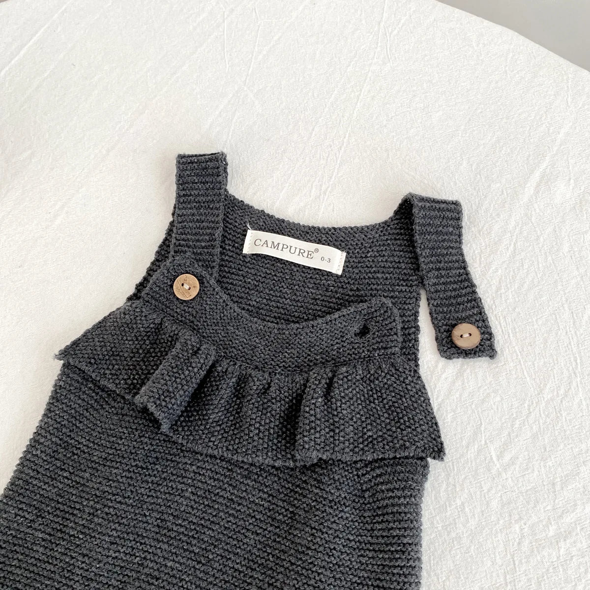 Baby Strampler aus Strick mit Rüschen für Jungen und Mädchen