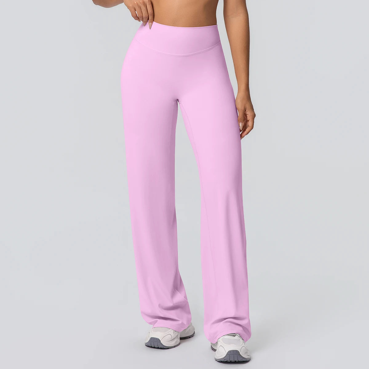 Weite Yoga-Hose in hellem Rosa, hohe Taille und gerader, weit auslaufender Schnitt.