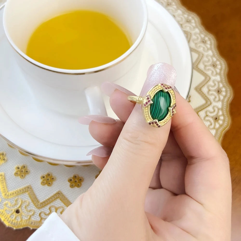 Damen-Ring ovaler grüner Stein vergoldet Vintage aus Sterlingsilber