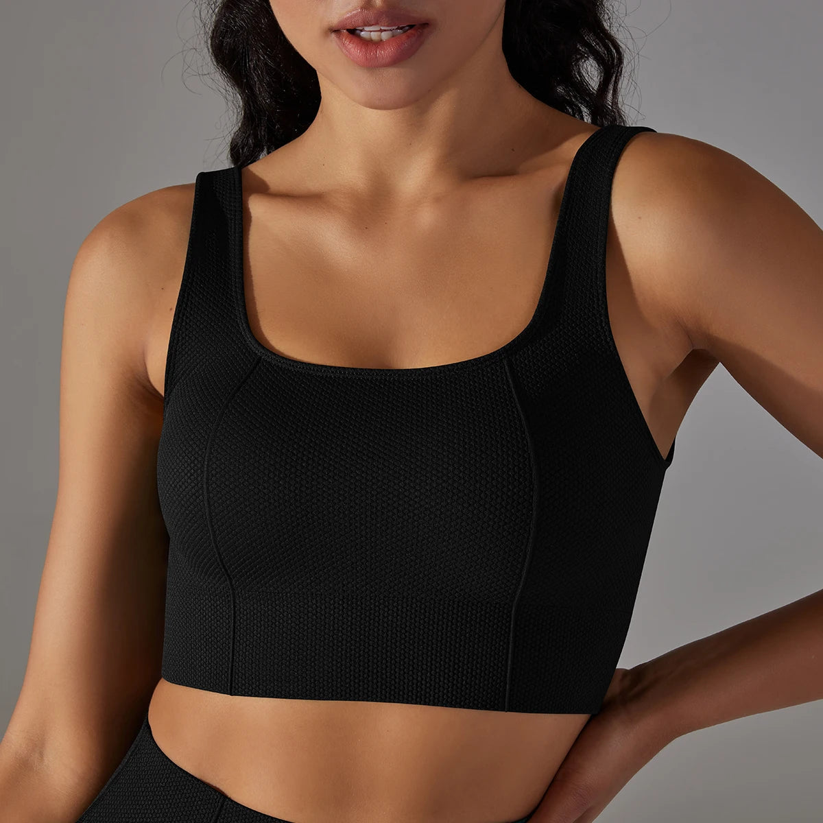 Hamidou nahtloser Yoga-BH in Schwarz, ärmelloses Racerback-Top mit glatter Front