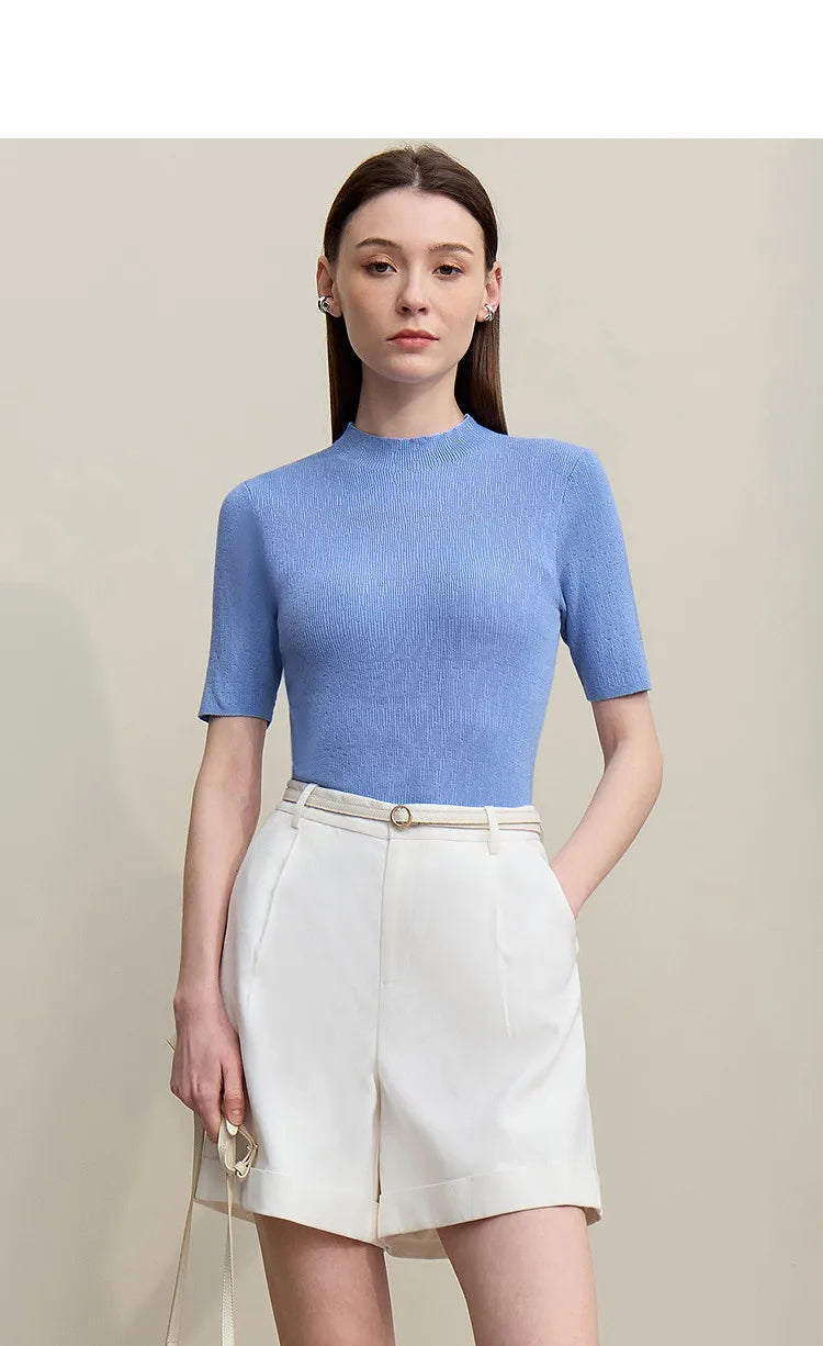Strickpullover mit kurzem Arm und Stehkragen, hellblau, eng anliegende Passform