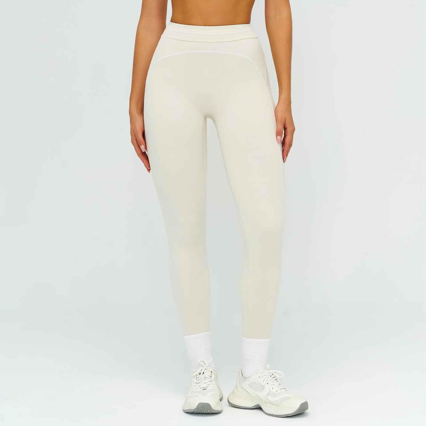 Damen Fitness-Leggings in Creme/Weiß mit schlichtem Bund und enganliegender Passform