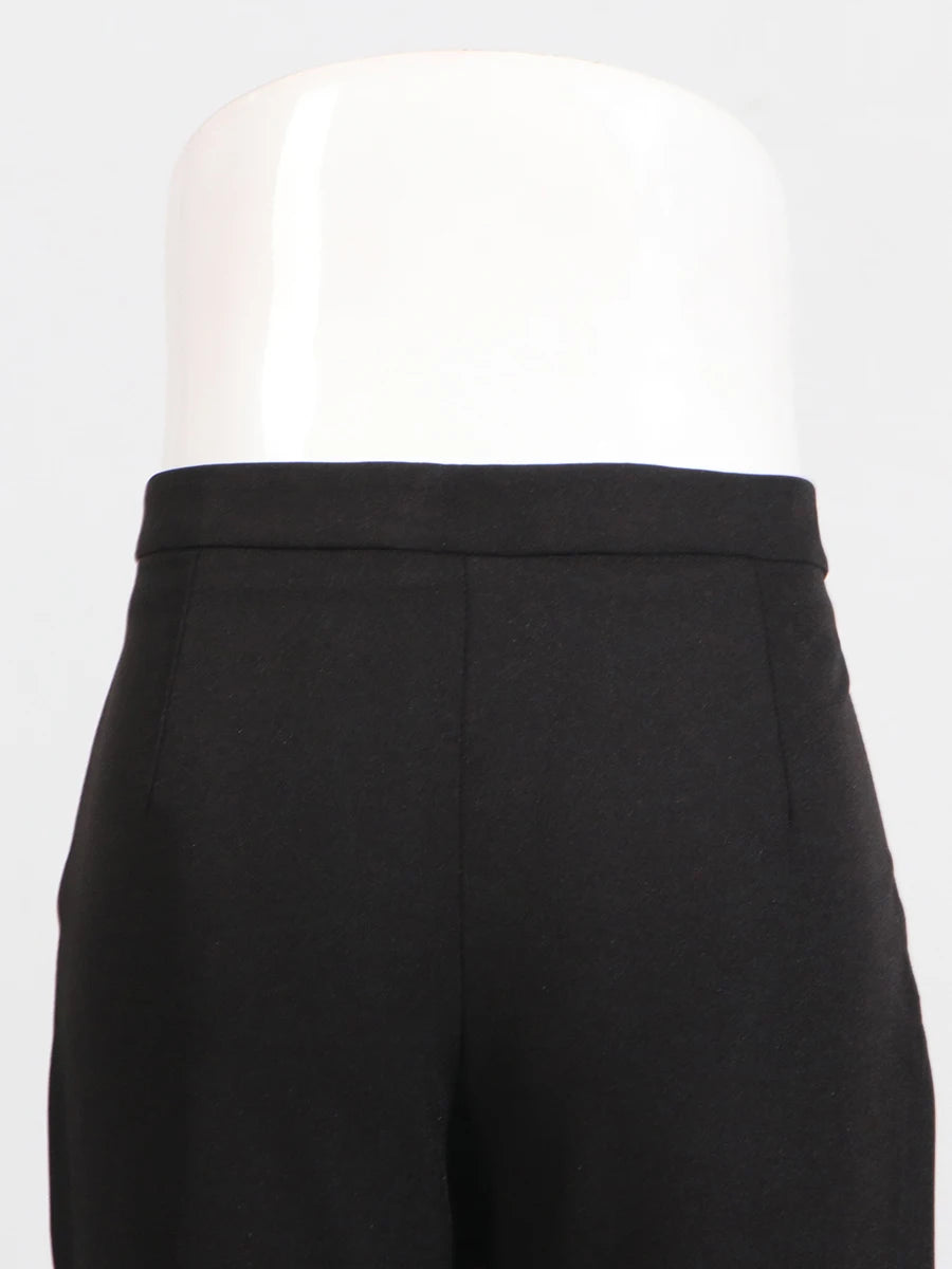 Ärmelloses Damen-Spitzenkleid mit Rundhalsausschnitt und Patchwork-Design – figurbetont und mit Hohldetails.